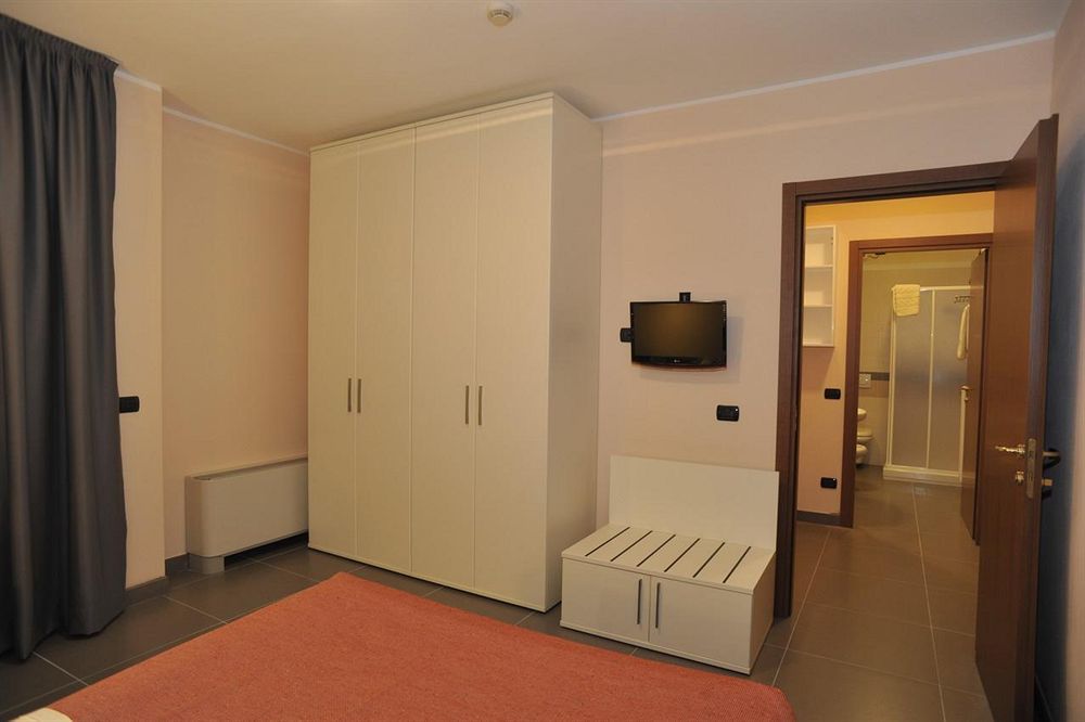 Parini 3*