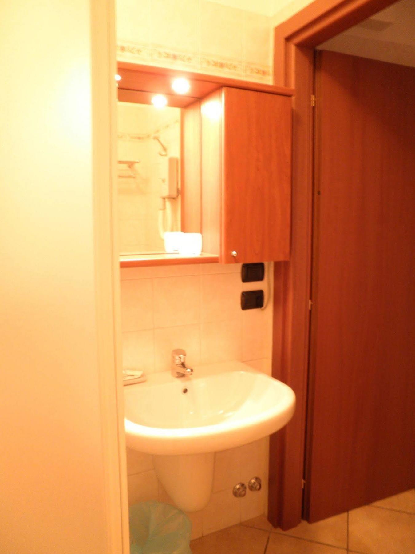 Parini 3*