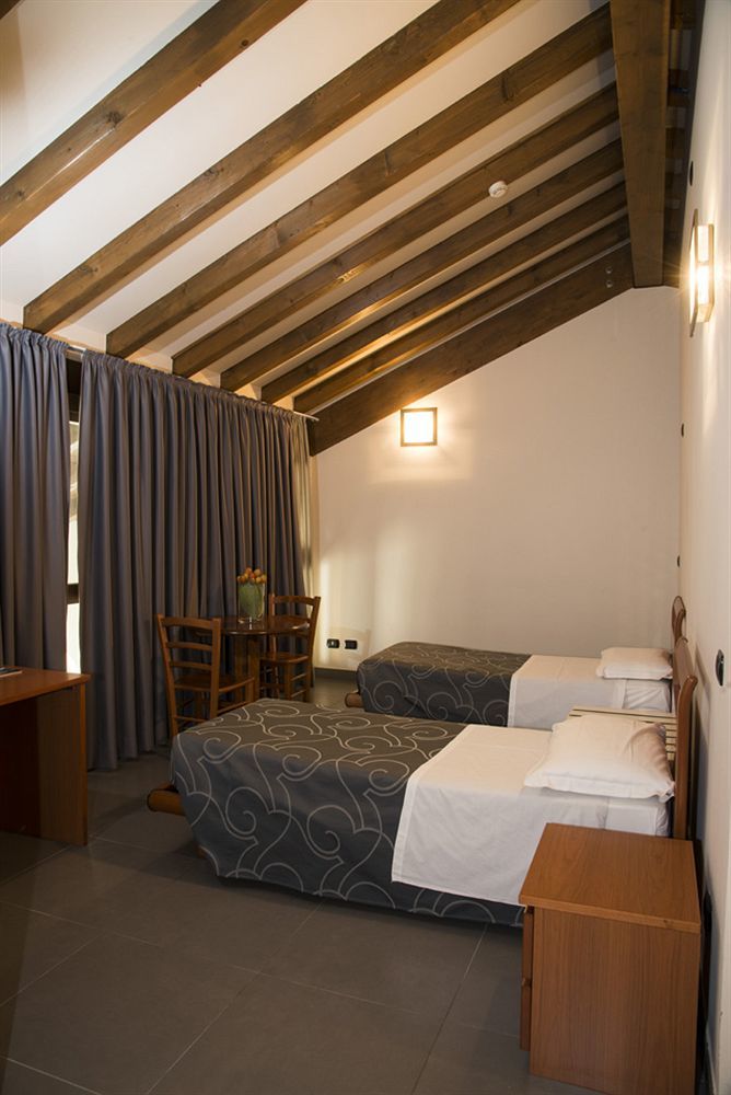 Parini Hotel